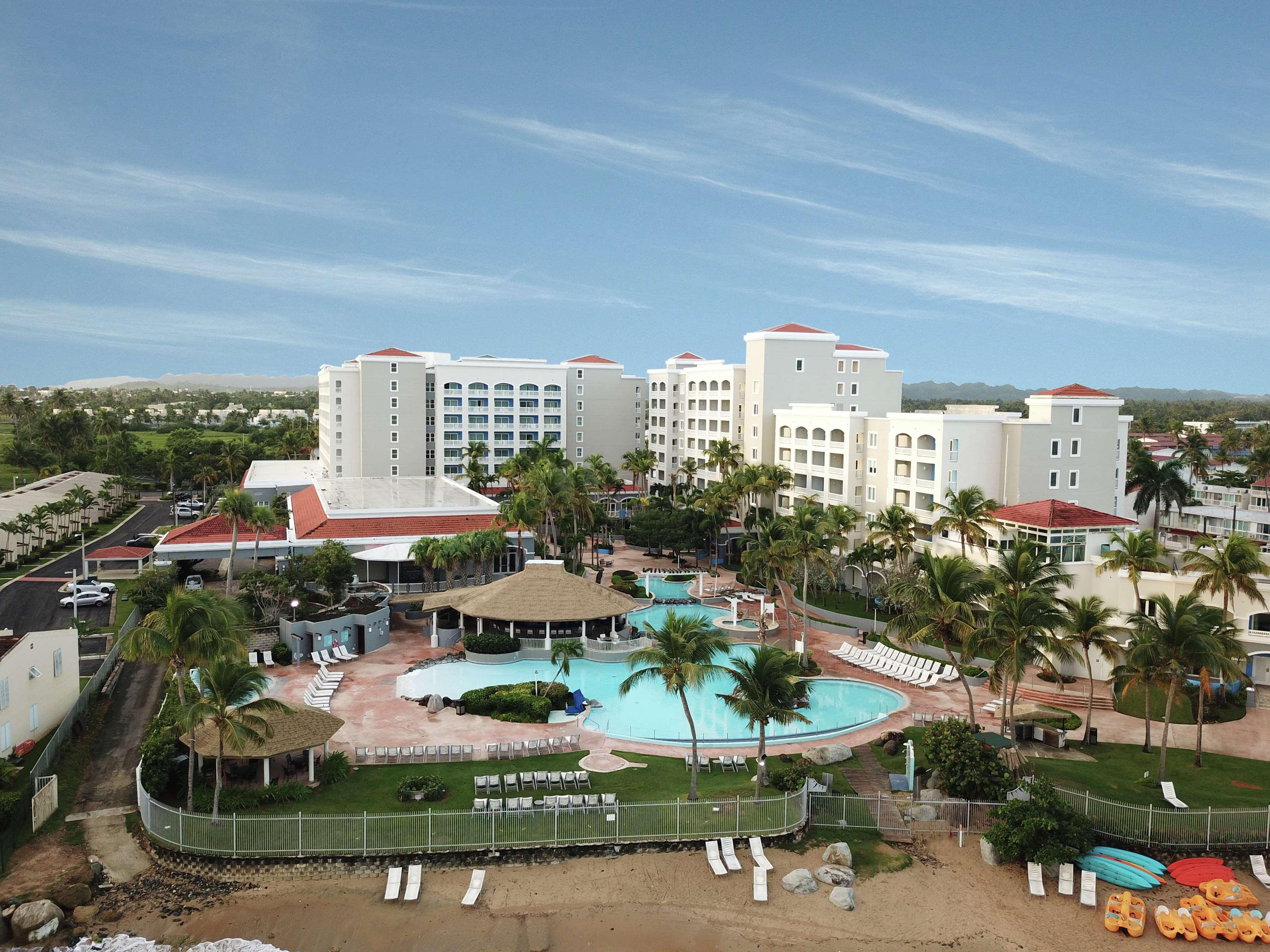 Embassy Suites By Hilton Dorado Del Mar Beach Resort Exterior photo